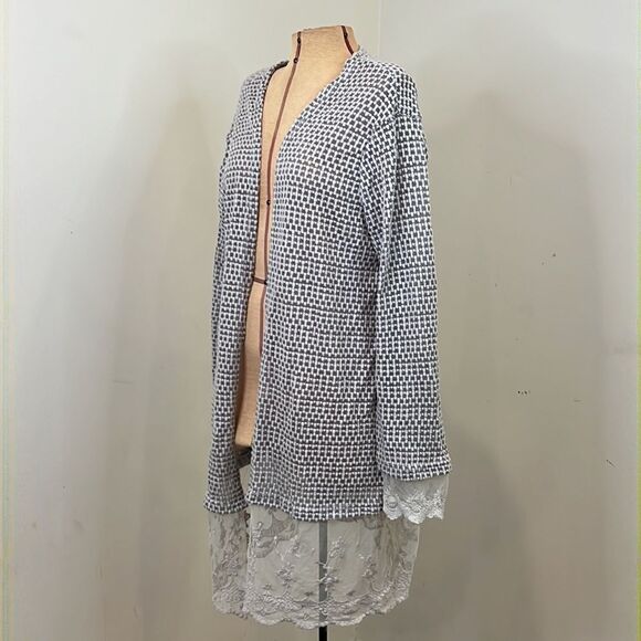 Umgee Lace Trimmed Grey & White Open Cardigan - Size Medium - Picture 6 of 11
